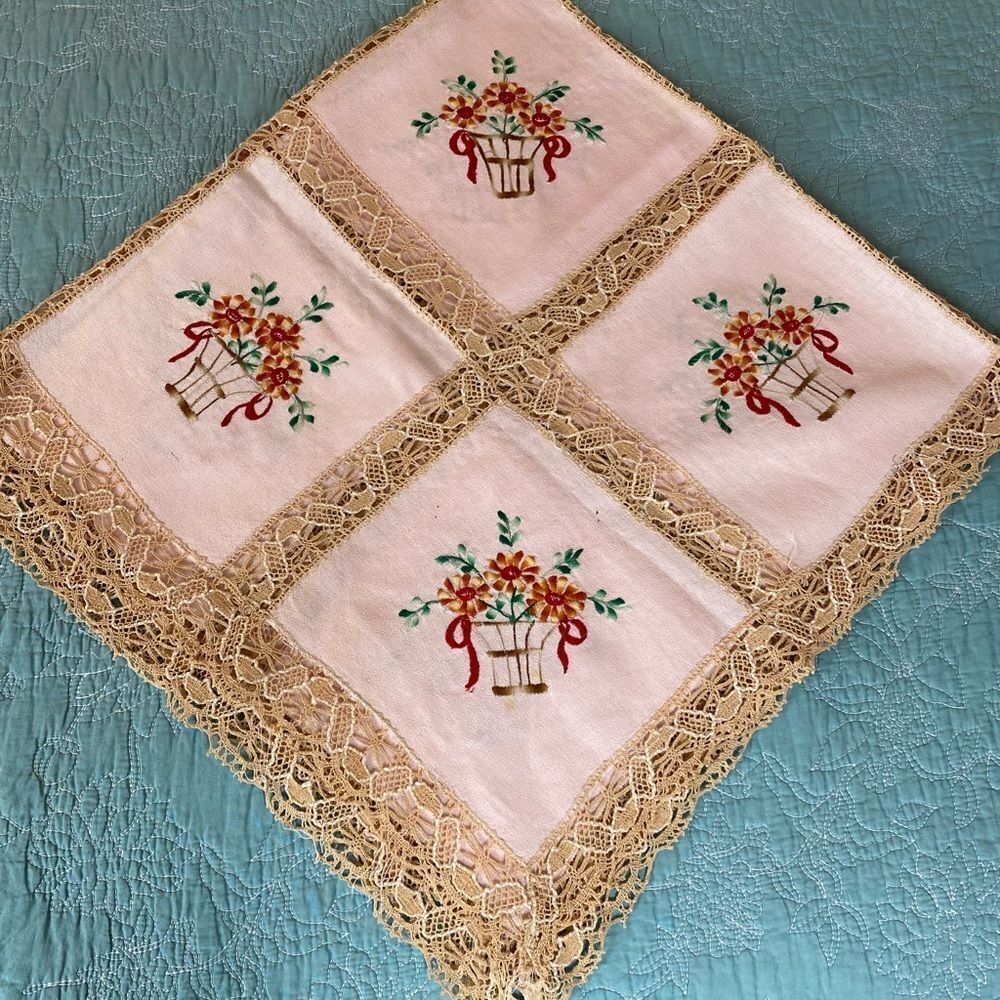 Vintage Floral Lace Tablecloth